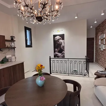 Utopia House & Garage 卡瓦拉