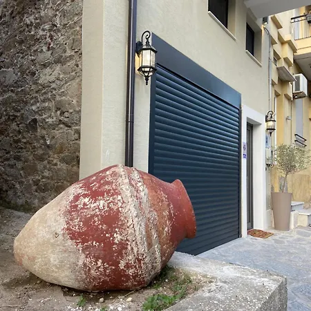 Utopia House & Garage 卡瓦拉