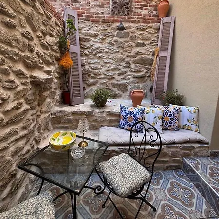 Utopia House & Garage Ваканционна къща *